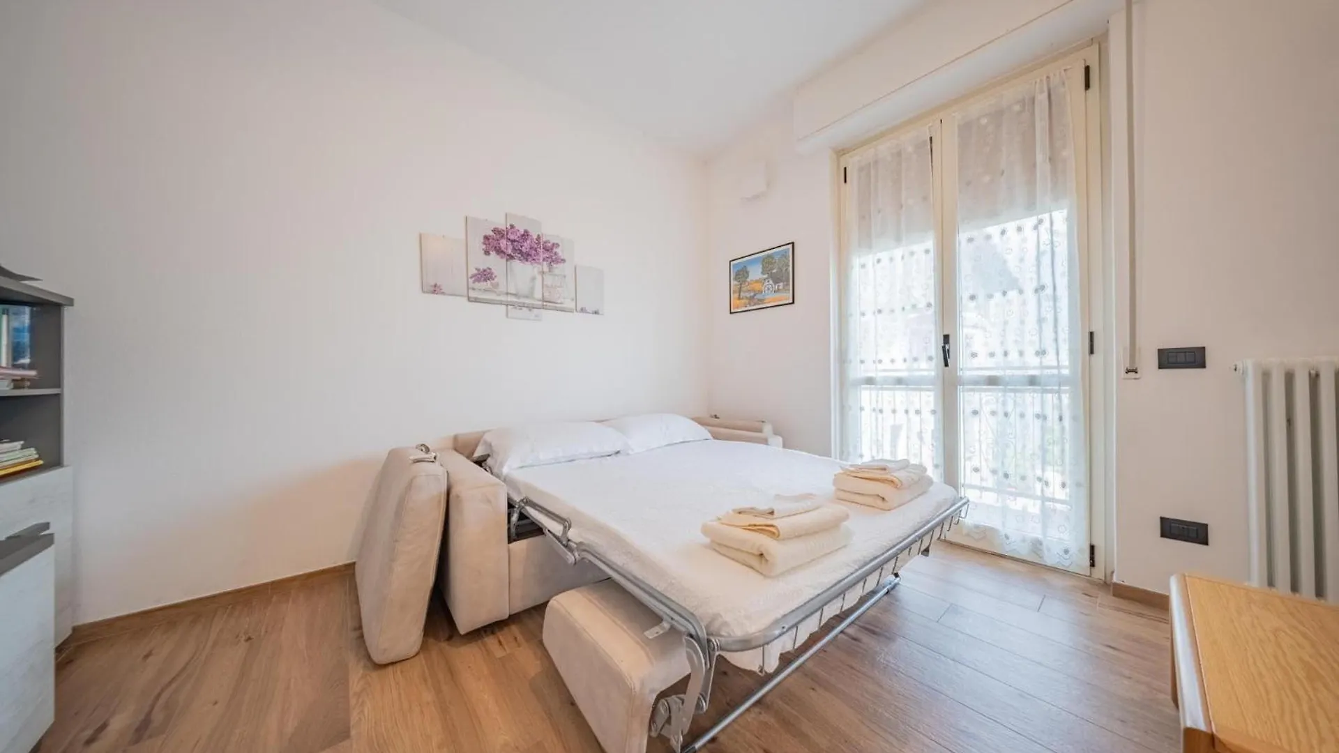 Lake-View Apartment, 1 Min Walk From The Lake Dervio Italië