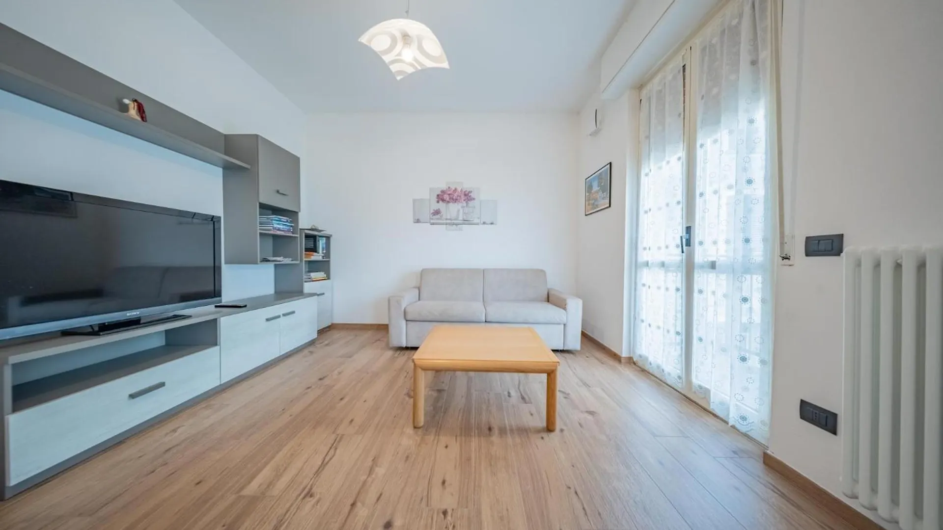 Lake-View Apartment, 1 Min Walk From The Lake Dervio Italië