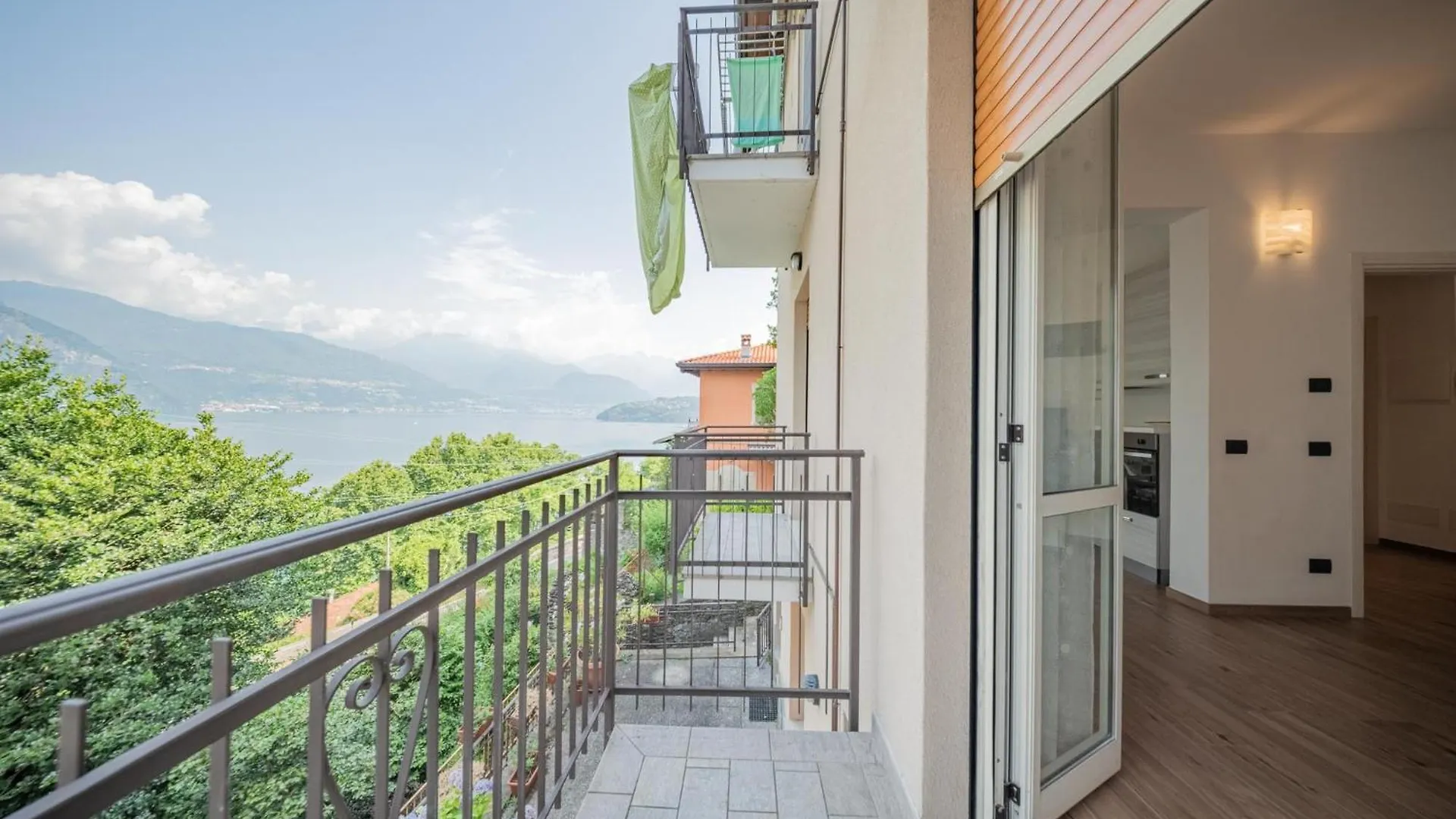 Lake-View Apartment, 1 Min Walk From The Lake Ντέρβιο