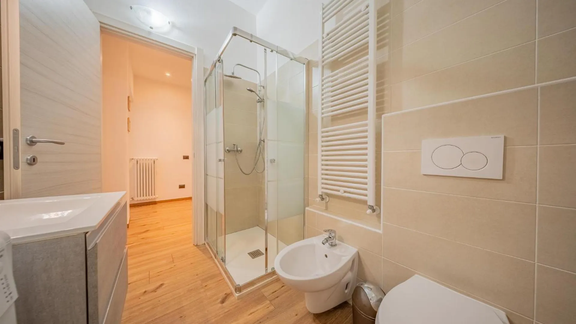 Lake-View Apartment, 1 Min Walk From The Lake Ντέρβιο Σπίτι διακοπών